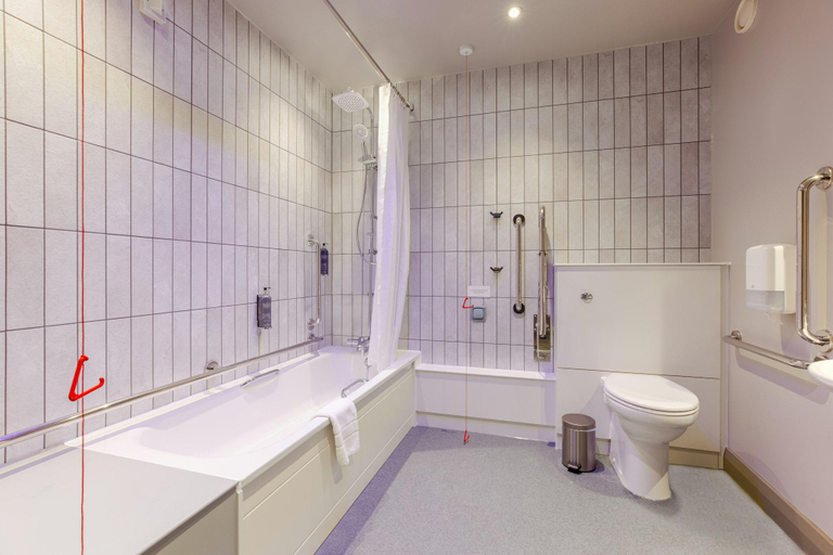 Bathroom, Premier Inn Coventry City - Earlsdon Park, Coventry