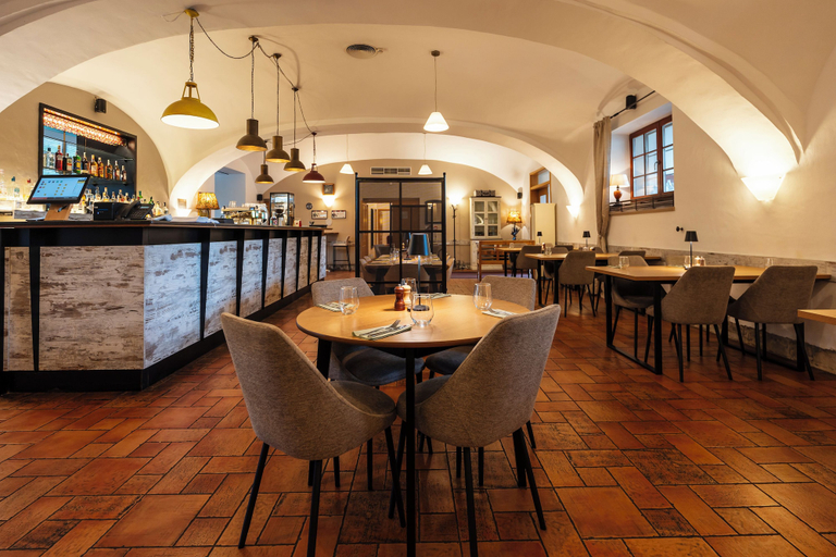 Food & Drinks 5, Hotel Chvalska Tvrz, Praha 20