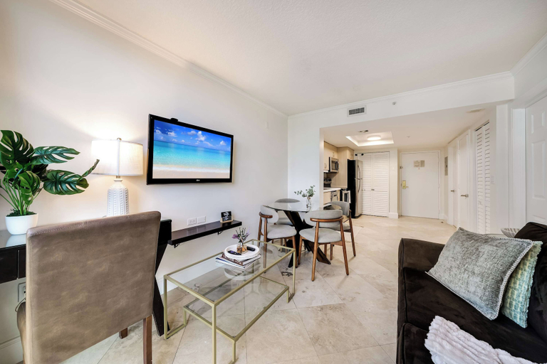 Interior 4, Grove Cove Pool, Parking, Central Coconut Grove, Miami-Dade