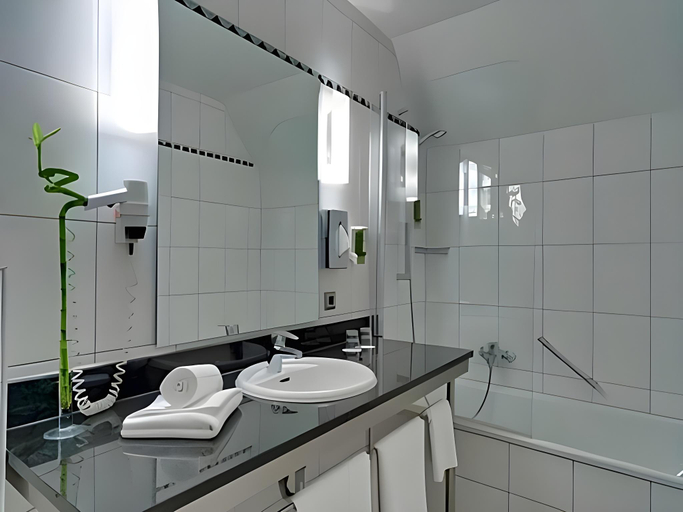 Bathroom 4, Centro Hotel Nurnberg, Trademark Collection by Wyndham, Nürnberg