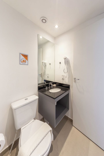 Bathroom 4, Snap by Bhomy, São Paulo
