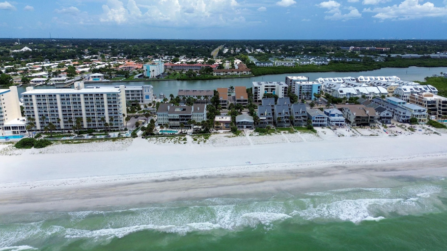 Beach 4, Indian Sands B3, Pinellas