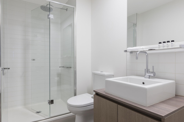 Bathroom 5, Oaks Melbourne on William Suites, Melbourne