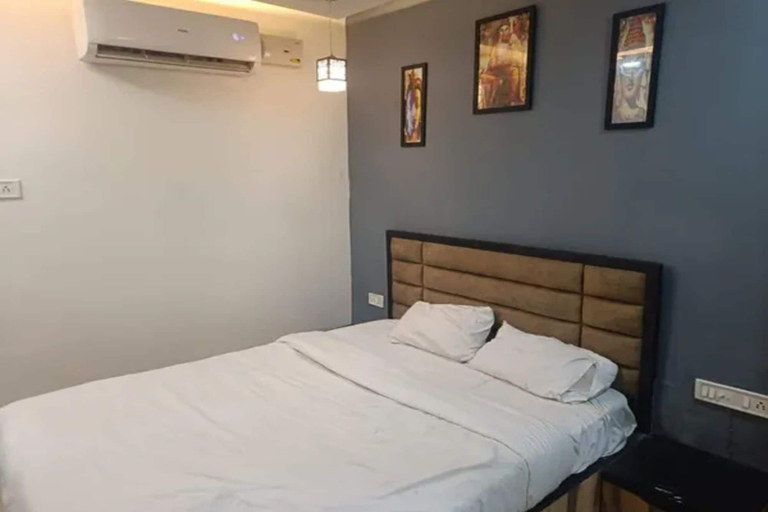 Room 5, Fabhotel Shivom, Indore