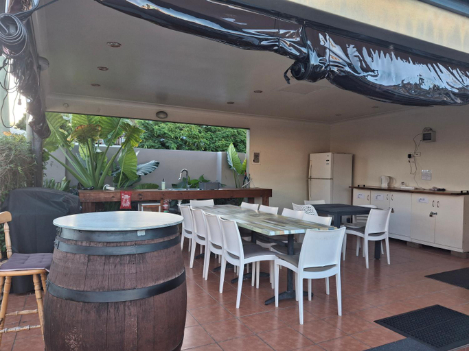 Food & Drinks 4, Hervey Bay Motel, Hervey Bay - Pt A
