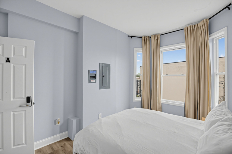 Room 4, Expansive Urban Canvas In Baltimore 4 Bedroom Apts, Baltimore