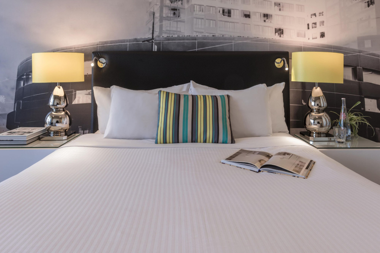 Bedroom 3, Oaks Melbourne on William Suites, Melbourne