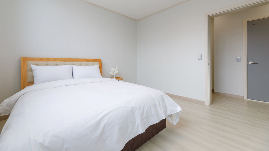 Bedroom 2, Taean Blueisland Pool Villa, Taean