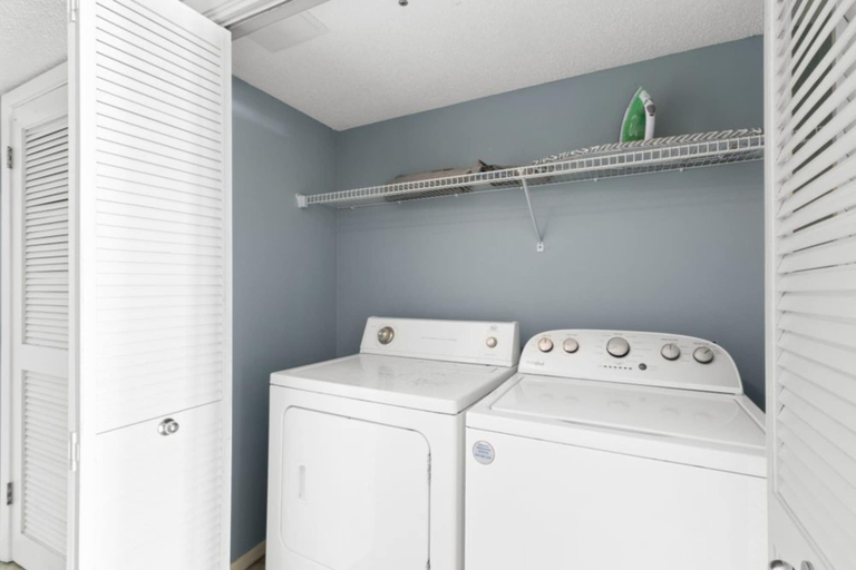 Bathroom 4, Phoenix V 202, Baldwin