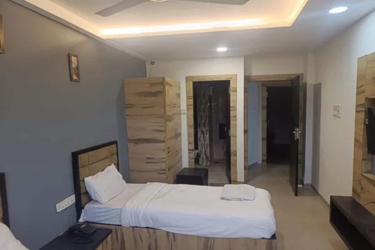 Room 2, Fabhotel Shivom, Indore