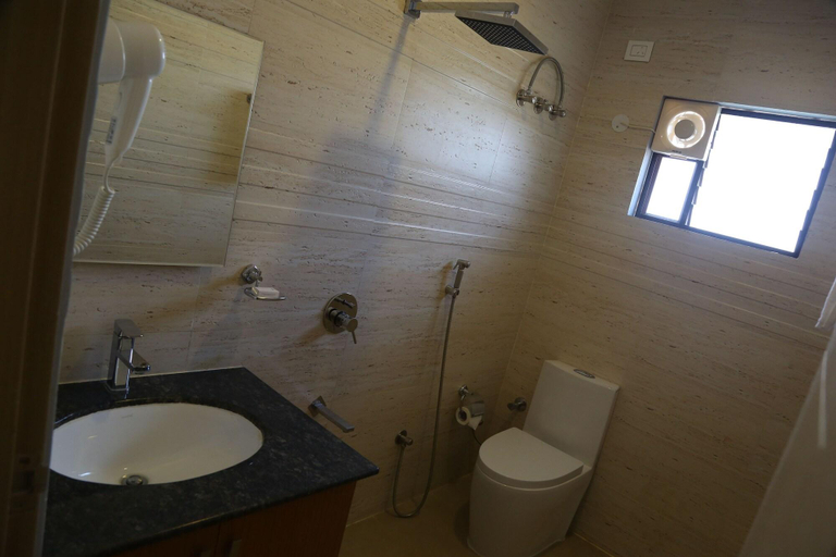Bathroom 4, Gk Hill View Resort, Kaiwara, Chikballapura