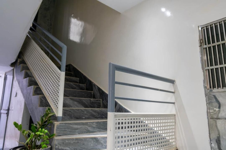 Interior 2, chambre c1, Dakar