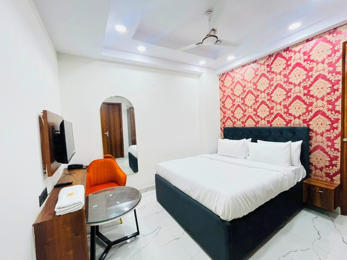 Room 4, Roomshala Hotel Amana Stays Sec 44, Gautam Buddha Nagar