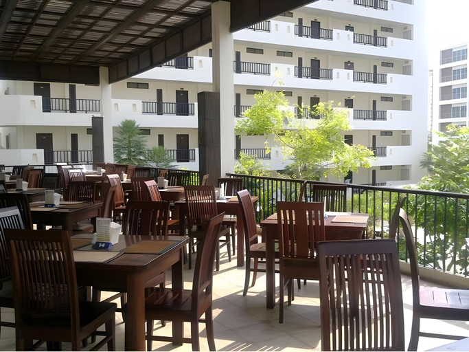 Food & Drinks 4, Wongamat Privacy by Good Luck Apartments, Pattaya