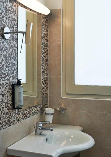 Bathroom, Serena Majestic Hotel, Pescara