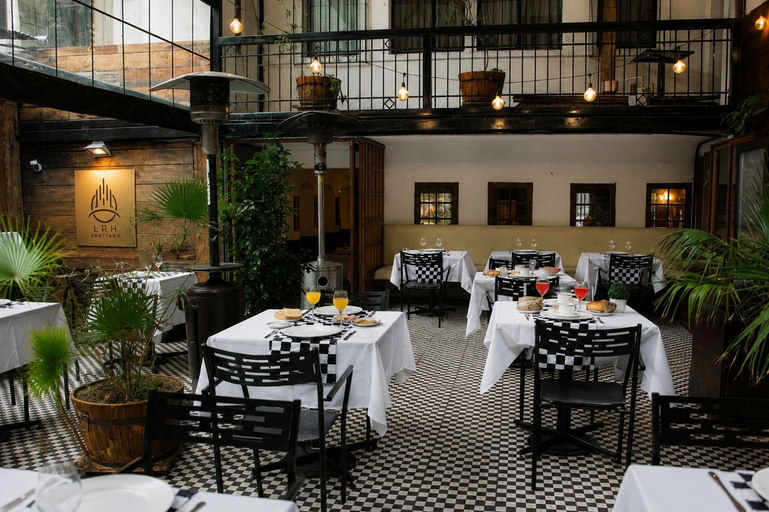 Outdoor dining, LRH Santiago, Santiago