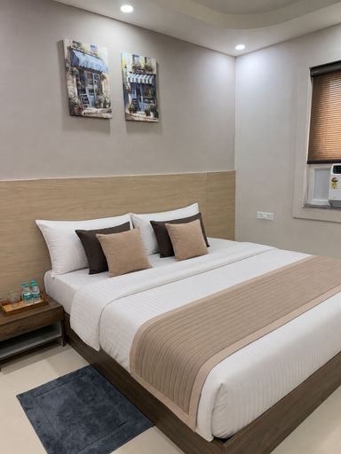 Room 4, Vintage Vaults, Gautam Buddha Nagar