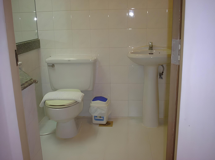 Bathroom, Far East Inn, Ratchathewi