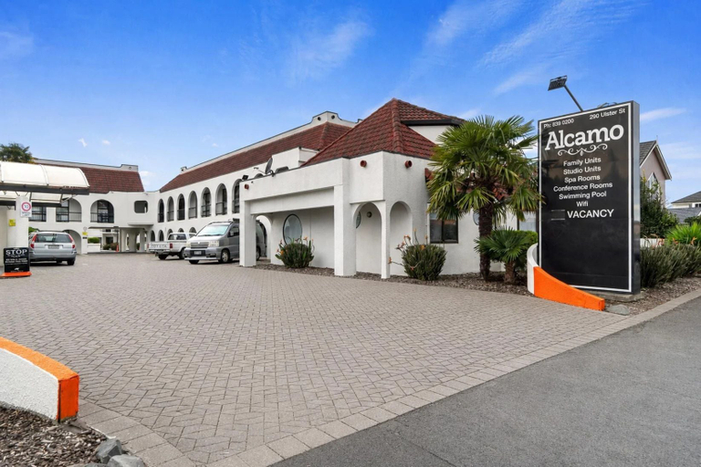 Exterior & Views, Alcamo Hotel & Conference Centre, Hamilton