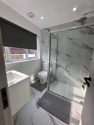 Bathroom 3, Studio Apartment Sleeps 1 With Wifi Near City, London