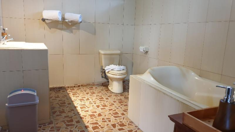 Bathroom 5, The Kanjeng Signature Sidemen, Karangasem