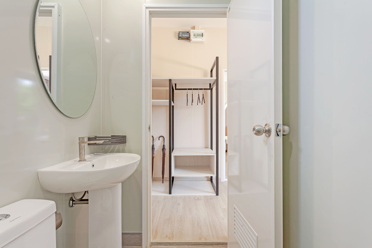 Bathroom 4, Mook Kiri Resort, Kantrang