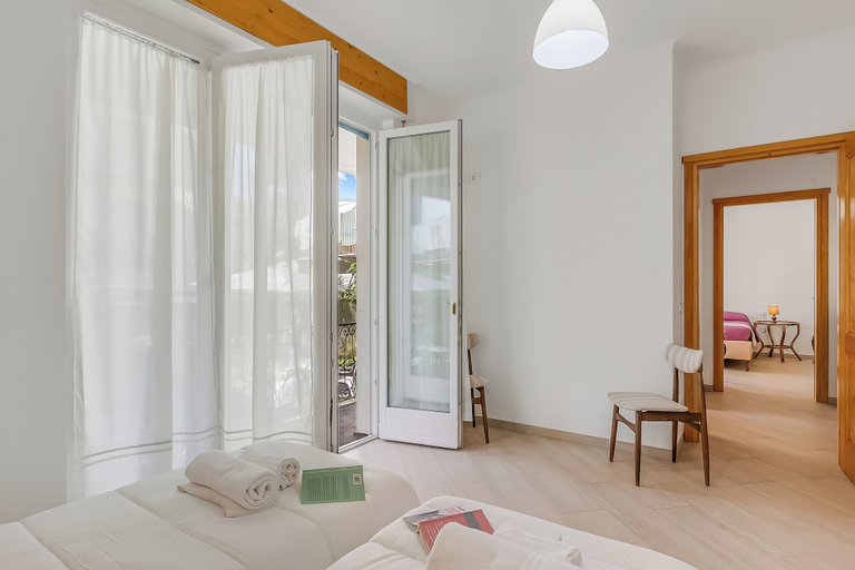 Room 4, Casa Adelina, Center Flat With Private Garden, Verbano-Cusio-Ossola
