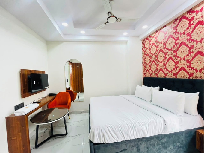 Room 3, Roomshala Hotel Amana Stays Sec 44, Gautam Buddha Nagar
