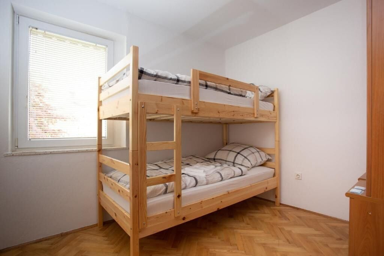 Bedroom 3, Hostel LakeBled, Bled