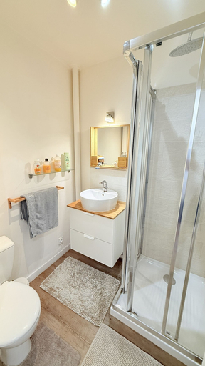 Bathroom, Nid douillet climatisé, Hérault