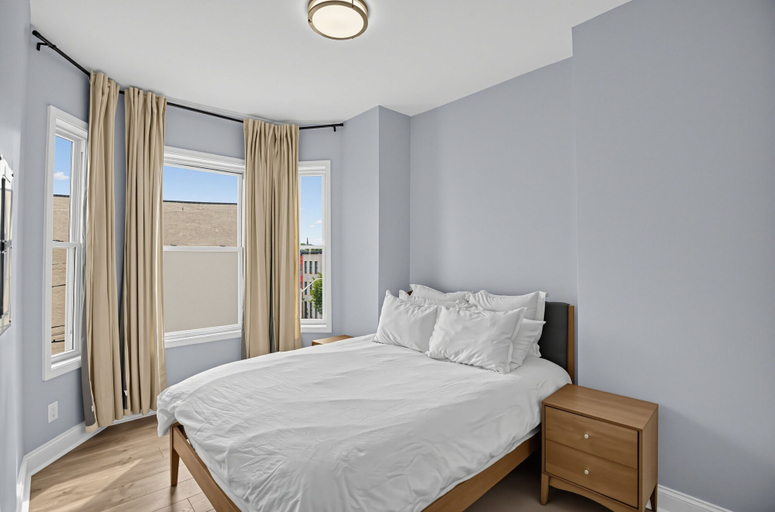 Room 2, Expansive Urban Canvas In Baltimore 4 Bedroom Apts, Baltimore