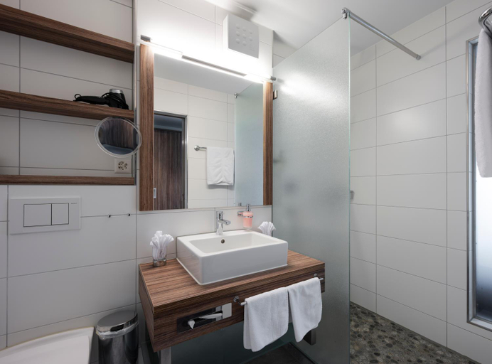Bathroom 2, Hotel Nidwaldnerhof direkt am See Swiss Quality, Nidwalden