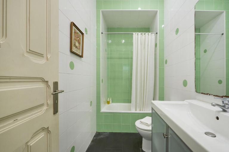 Bathroom 3, Renovated Spacious Baixa Apartment, By TimeCooler, Lisbon