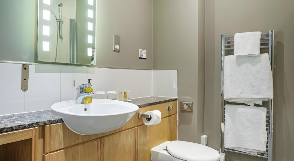 Bathroom 3, The Swan Hotel, Staffordshire