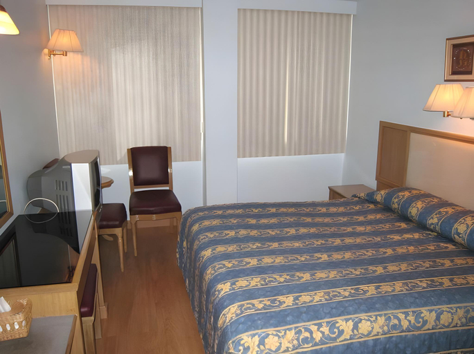 Bedroom 3, Far East Inn, Ratchathewi