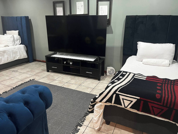 Room 5, Room-charming Double Room Rental in Cape, City of Cape Town