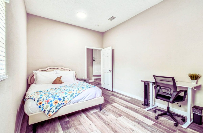 Room 2, Charming Home Near Macdill AFB Hot Tub Fire Pit, Hillsborough