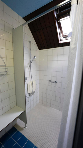 Bathroom 4, Delemont Youth Hostel, Delémont
