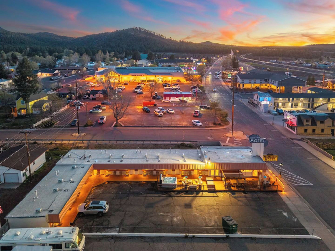 Aerial view, 3 Highlander, Coconino