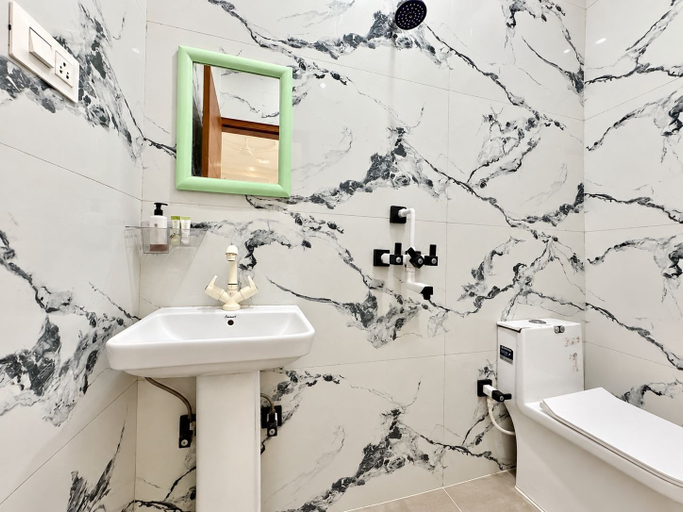 Bathroom 4, Shree Hanumat Kripa Dham, Mathura