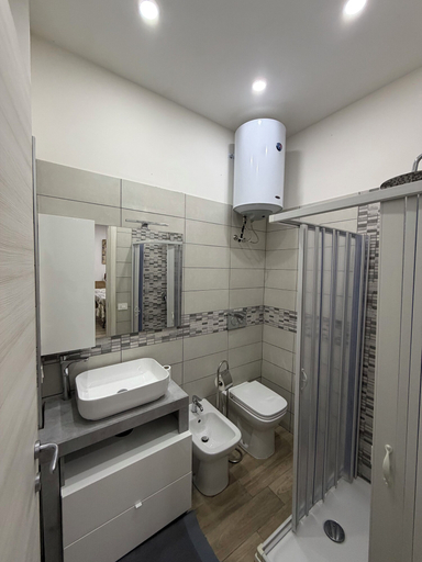Bathroom 5, M.C.Rooms di Caropreso Nicola, Napoli