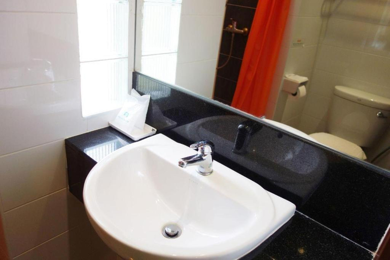 Bathroom 4, Phuket Ecozy Hotel, Phuket Island