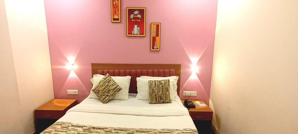 Room 3, Hotel Silver Retreat, Gandhinagar