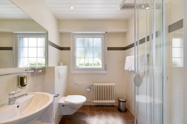 Bathroom 5, Hotel Du Leman - Centre De Seminaires, Pays-d'Enhaut
