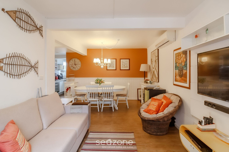 Living area, 3BR apt Near Beach w/ Garage in Picarras Nra0490, Piçarras