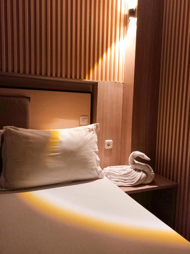 Bedroom 4, Hotel Queen, Pontianak