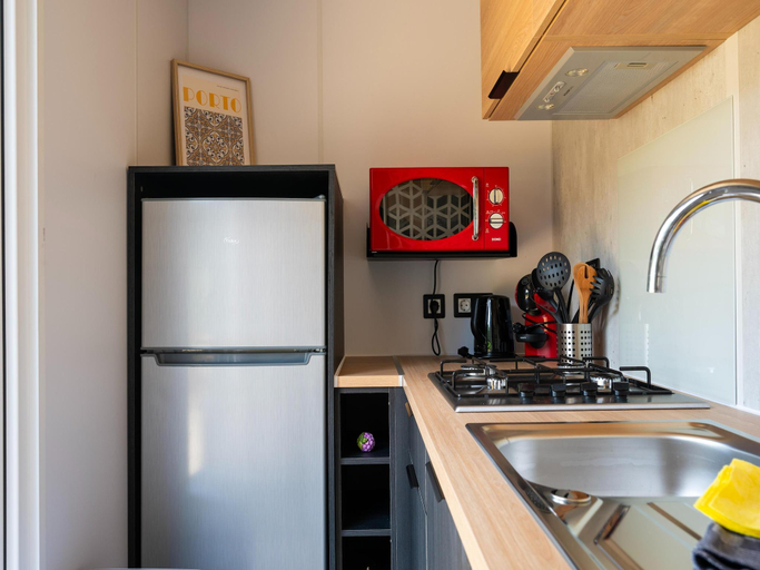 Kitchen 4, Nature-rich Caravan Retreat for 6, Oost-Vlaanderen