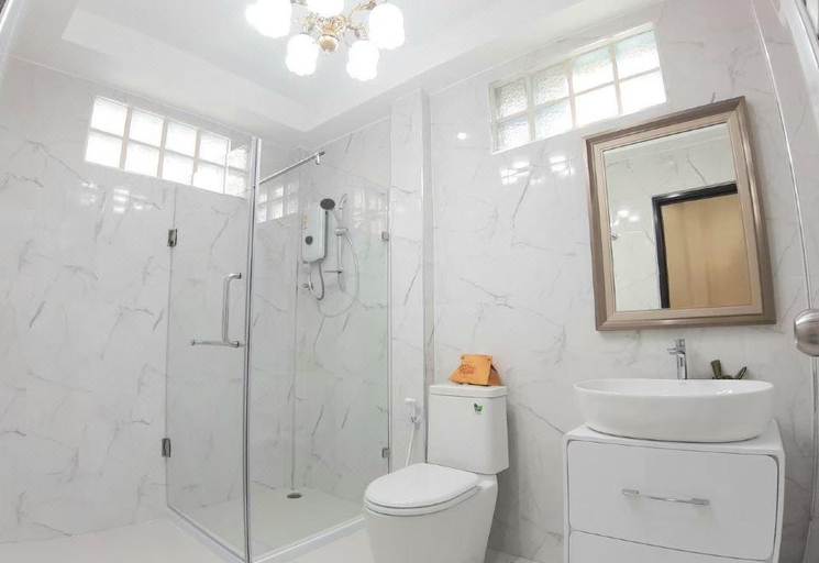 Bathroom 3, Pimbunya house, Phibun Mangsahan