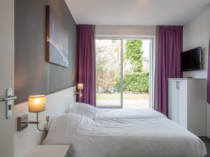 Bedroom 2, Villa in Arcen with Pool  Family Amenities, Arcen en Velden
