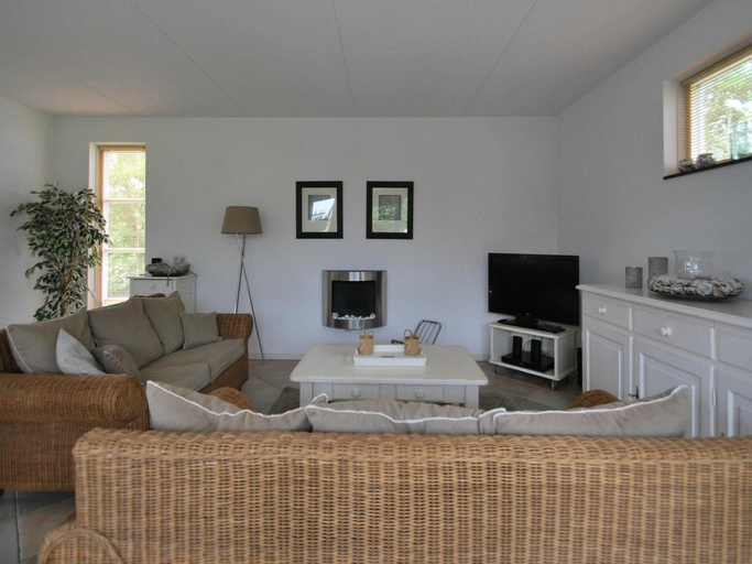 Interior view 4, Makkum Villa with Whirlpool for 6, Wûnseradiel